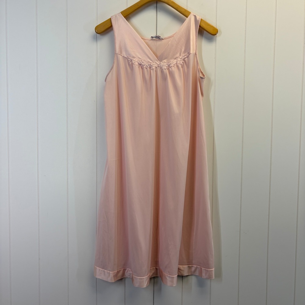 Vintage Vanity Fair Coquette Nylon Nightgown Womens Medium Mid Century Classic